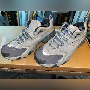 GREAT QUALITY ABD BRAND HIKING SHOES: VASQUE SIZE 6.5 (Mens) 7.5 (womens)